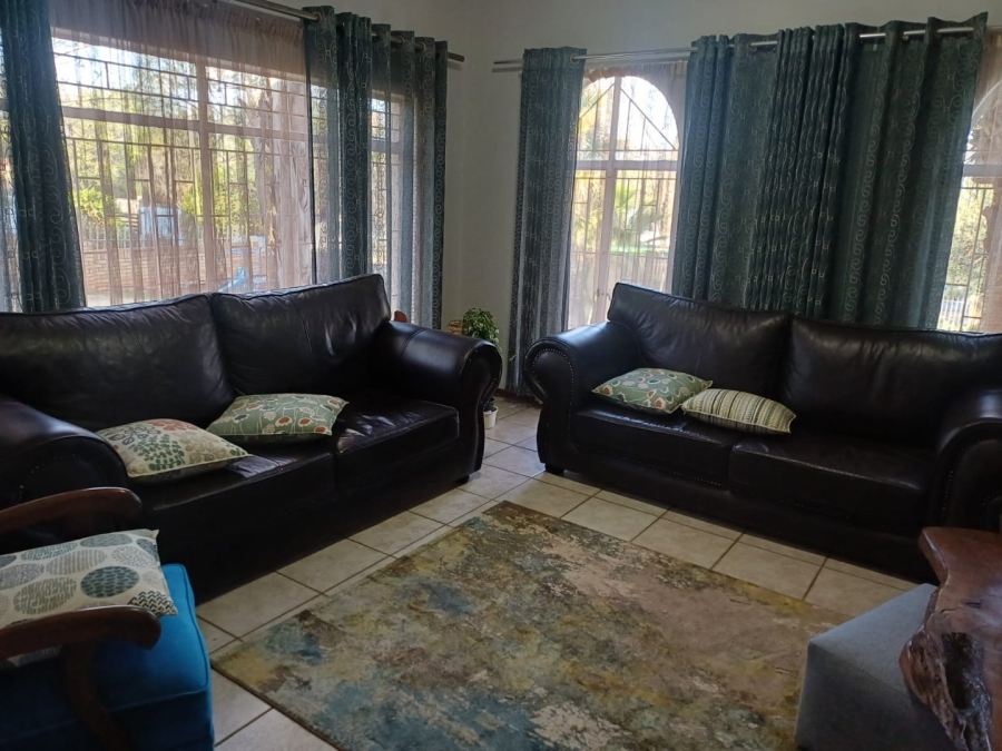 To Let 4 Bedroom Property for Rent in Wilkoppies North West